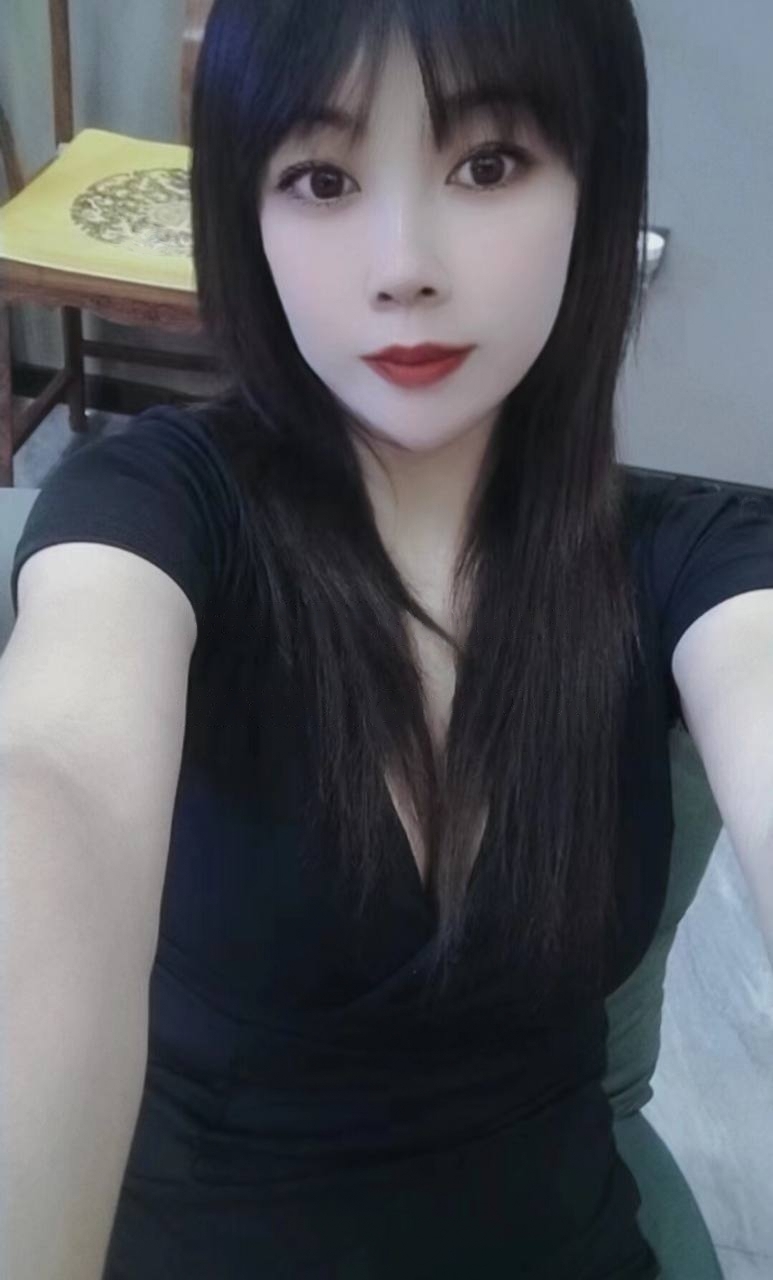 各位兄弟们中午好，在一个阳光明